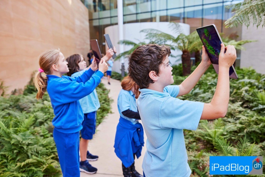 Mit dem LiDAR Scanner auf dem iPad Pro sehen die Teilnehmer:innen, wie ihre Kunstwerke zu spektakulären 3D-Pflanzenstrukturen erblühen, die sich über die Böden, Wände und Decken um sie herum erstrecken